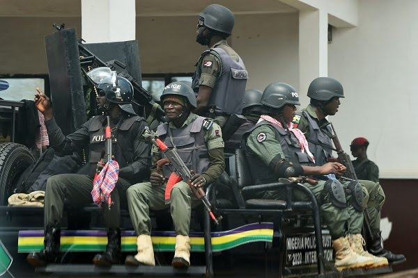 Lagos Police bust ‘Yahoo school’, arrest 10 suspects